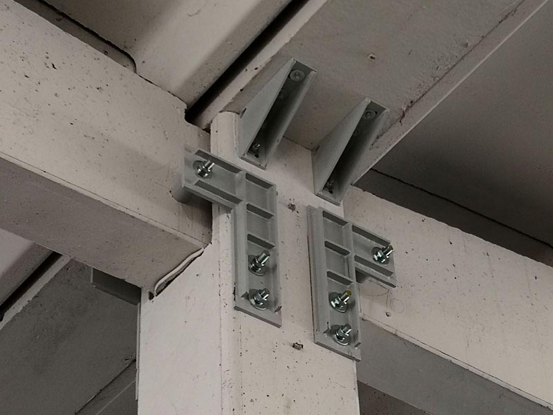 vincolo in acciaio di connessione tra pilastro e trave