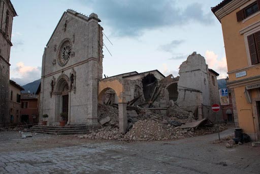 città d'arte colpita da un terremoto