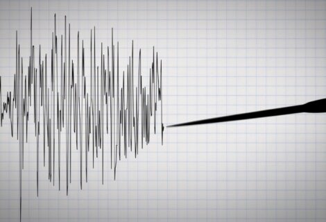 strumento di monitoraggio sismico con grafico annesso